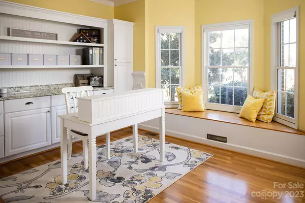 4854 1st Street CT NW, Hickory, NC 28601