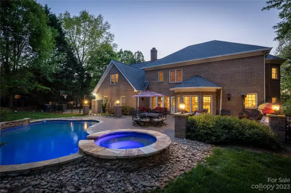 4854 1st Street CT NW, Hickory, NC 28601