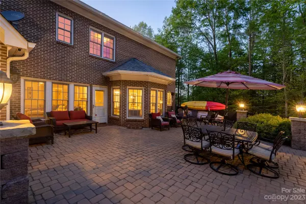 4854 1st Street CT NW, Hickory, NC 28601