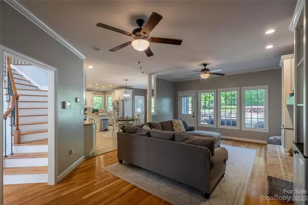 4854 1st Street CT NW, Hickory, NC 28601