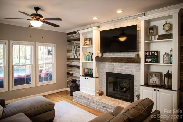 4854 1st Street CT NW, Hickory, NC 28601