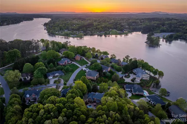 4854 1st Street CT NW, Hickory, NC 28601