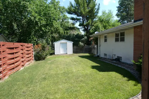 901 Eastwood LN, Anoka, MN 55303