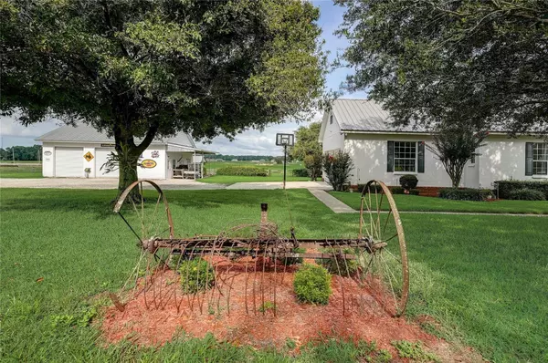 2906 N KINGSWAY RD, Thonotosassa, FL 33592