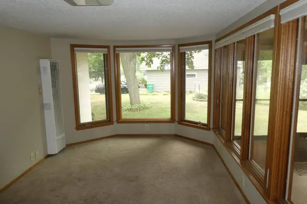 901 Eastwood LN, Anoka, MN 55303