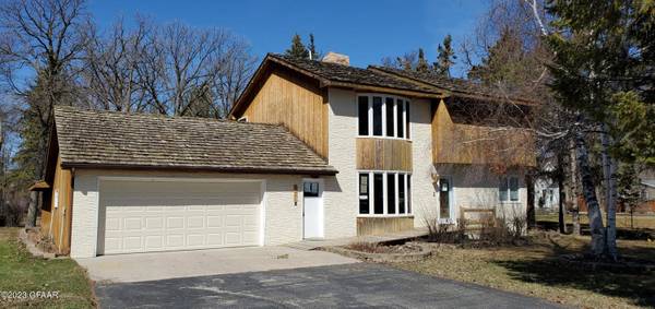 1241 EDGEWOOD Drive, Thief River Falls, MN 56701