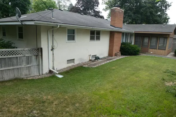 901 Eastwood LN, Anoka, MN 55303