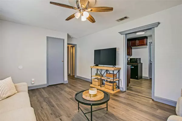 1134 Bellaire Drive, Grapevine, TX 76051