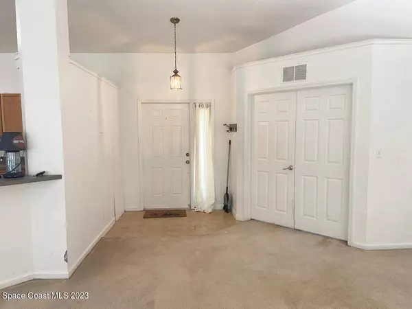 586 Sea Fury Avenue SW, Palm Bay, FL 32908