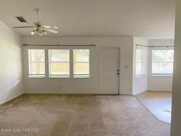 586 Sea Fury Avenue SW, Palm Bay, FL 32908