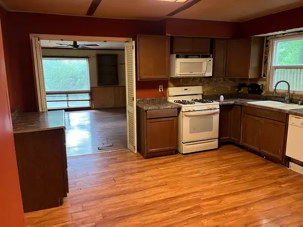 25 Longbeach RD, Montgomery, IL 60538