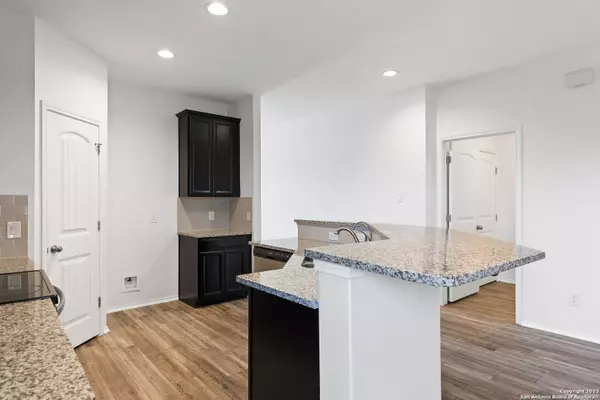 13134 Heathers Isle, St Hedwig, TX 78152