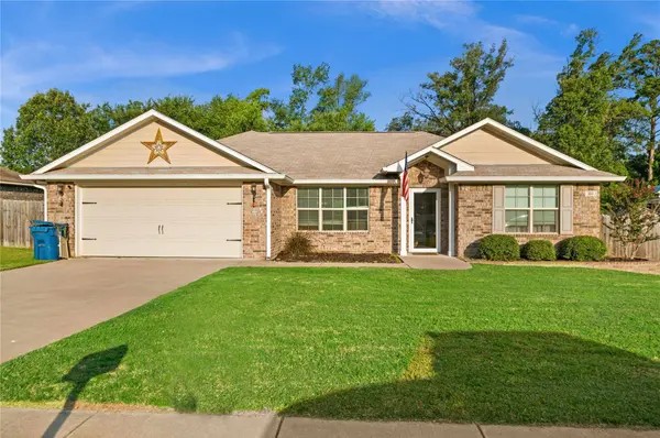 203 Mission Crest Circle, Lindale, TX 75771