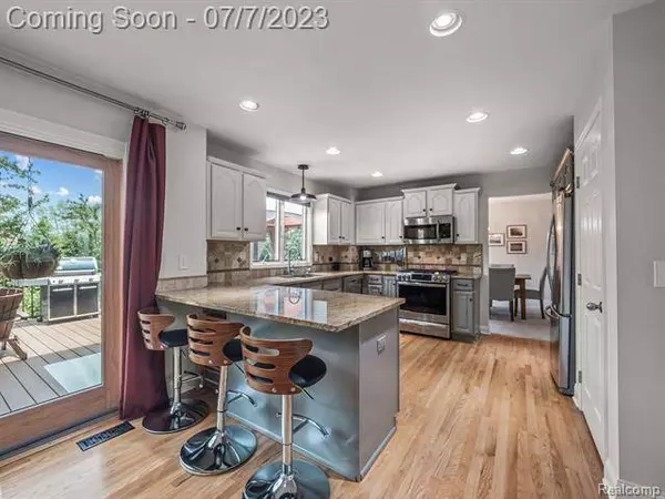 1418 EDEN GARDENS Drive, Fenton, MI 48430