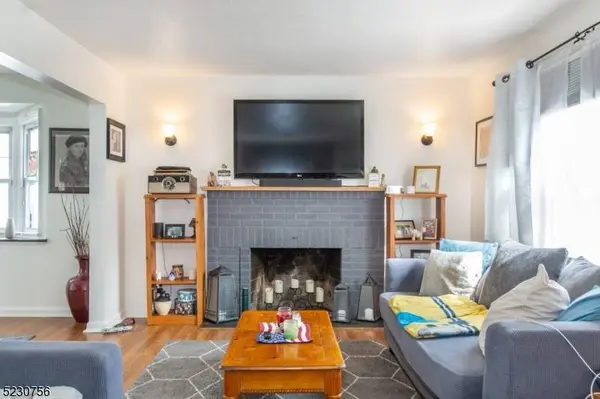 40 Greendale Rd, Clifton City, NJ 07013