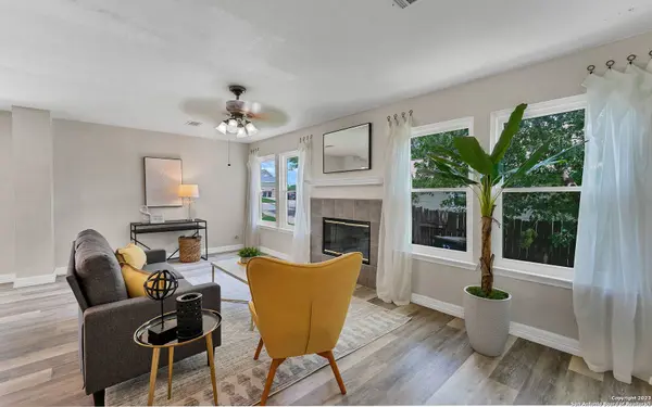 1171 Hilltop Dr, San Marcos, TX 78666