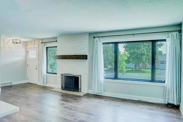 754 Mohican LN, Mendota Heights, MN 55120