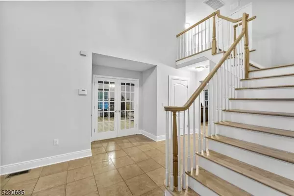 368 Valley Rd, Clifton City, NJ 07013