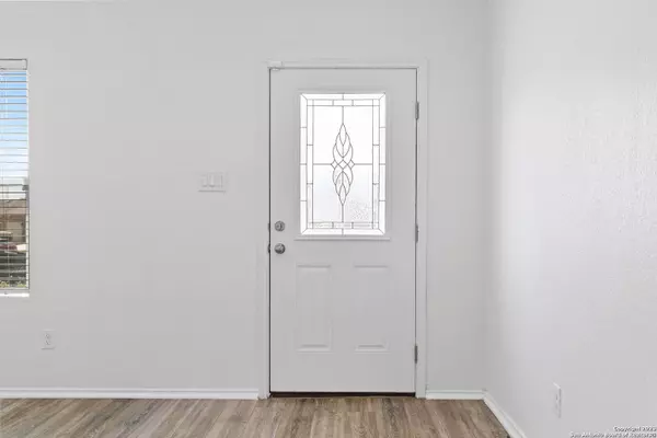 13134 Heathers Isle, St Hedwig, TX 78152