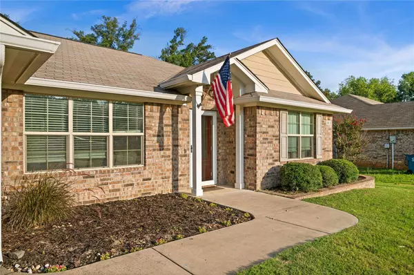 203 Mission Crest Circle, Lindale, TX 75771