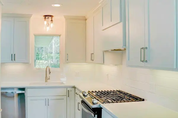 754 Mohican LN, Mendota Heights, MN 55120