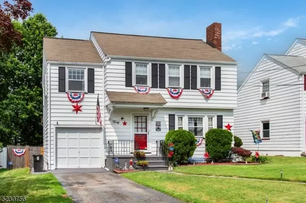 40 Greendale Rd, Clifton City, NJ 07013