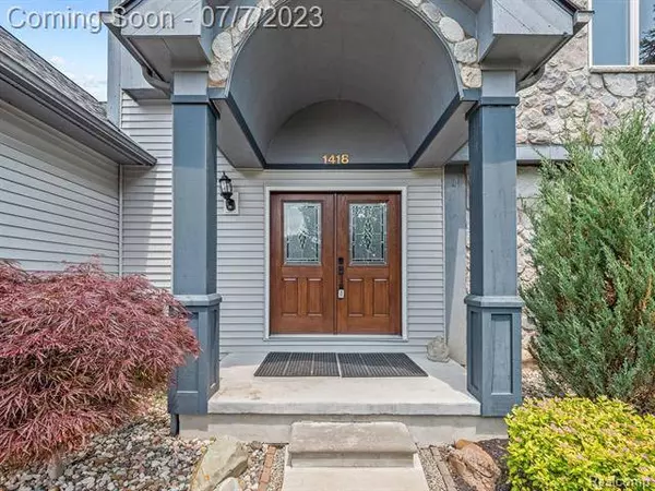 1418 EDEN GARDENS Drive, Fenton, MI 48430