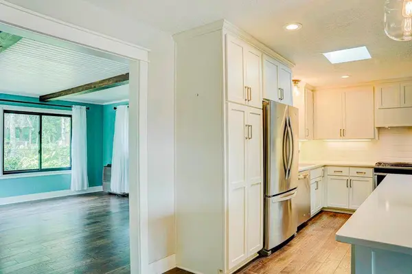 754 Mohican LN, Mendota Heights, MN 55120