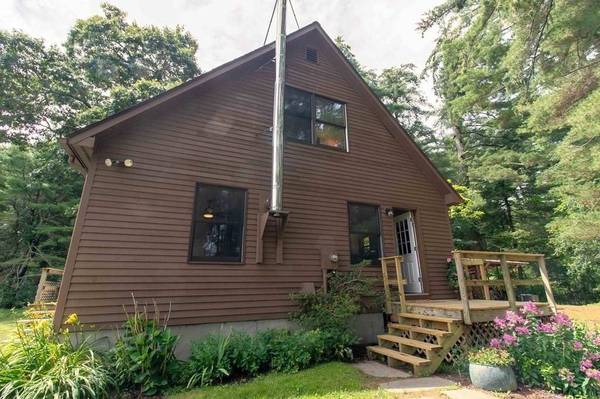 486 Sunderland Rd, Amherst, MA 01002