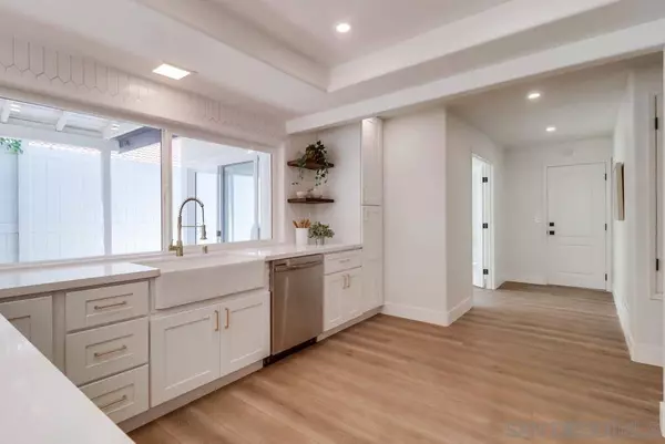 10641 Canyon Lake Dr, San Diego, CA 92131