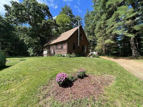 486 Sunderland Rd, Amherst, MA 01002