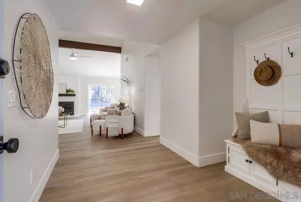 10641 Canyon Lake Dr, San Diego, CA 92131