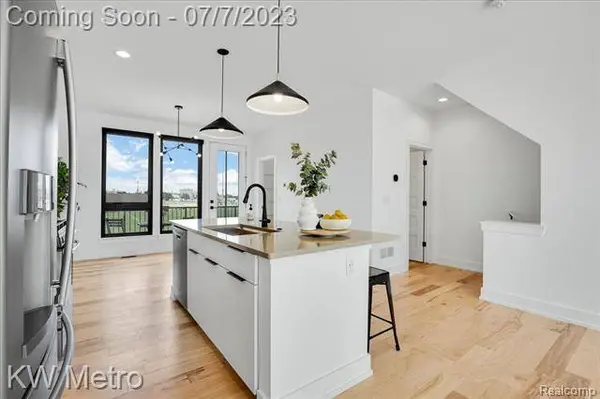 2215 TRUMBULL Street, Detroit, MI 48216