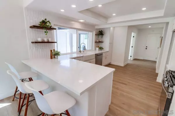 10641 Canyon Lake Dr, San Diego, CA 92131