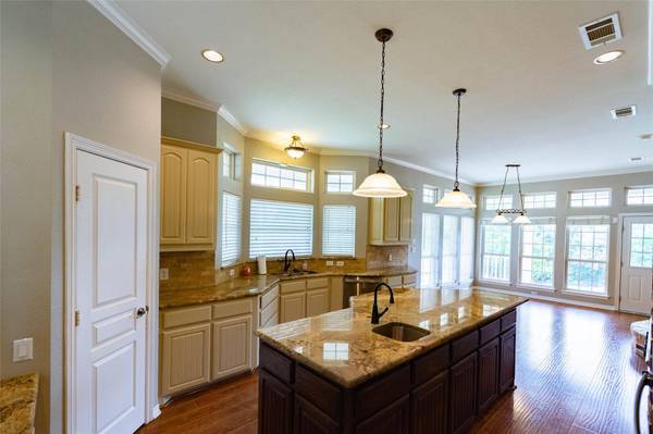 5421 Twin Creeks Drive, Midlothian, TX 76065