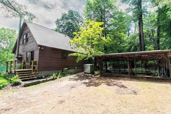 486 Sunderland Rd, Amherst, MA 01002