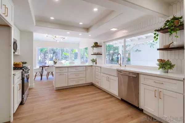 10641 Canyon Lake Dr, San Diego, CA 92131