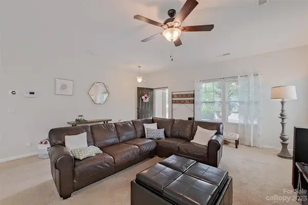 2419 Impatien DR, Charlotte, NC 28215