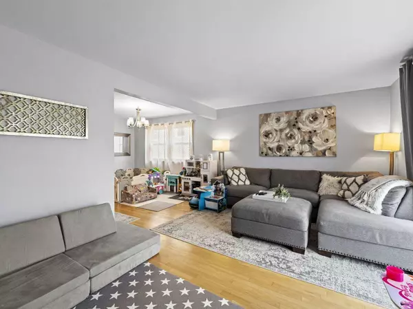 7946 W Addison Street, Chicago, IL 60634