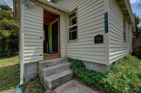 1422 SE Cedar RD, Port Orchard, WA 98367