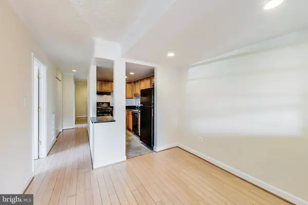 7340 LEE HWY #40/T3, Falls Church, VA 22046