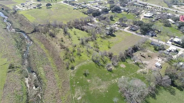 213 Mulberry ST, Hallettsville, TX 77964