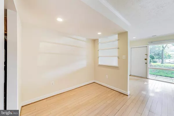 7340 LEE HWY #40/T3, Falls Church, VA 22046