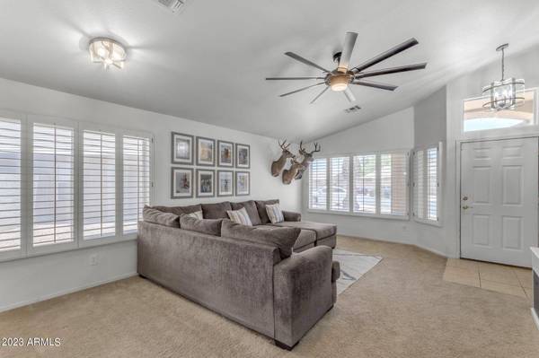 723 N JOSHUA TREE Lane, Gilbert, AZ 85234