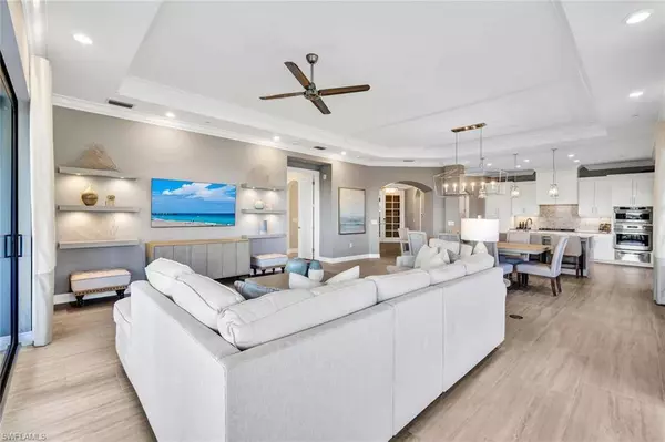 16387 Viansa WAY #19-302, Naples, FL 34110