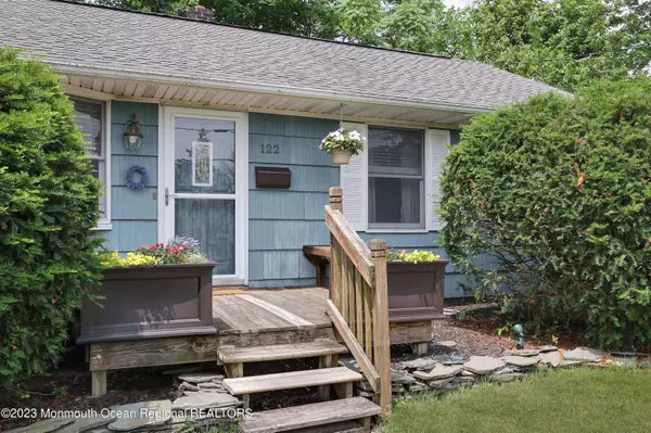 122 Dickinson Avenue, Toms River, NJ 08753