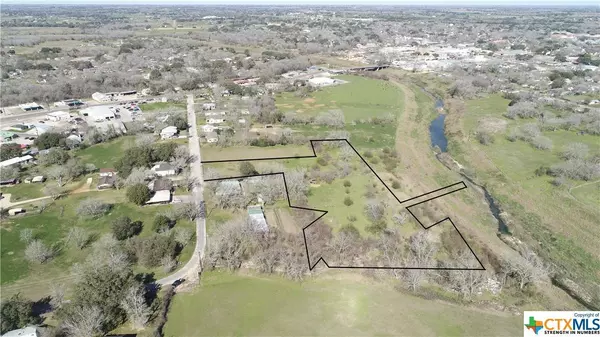 213 Mulberry ST, Hallettsville, TX 77964