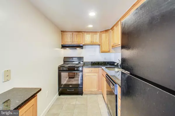 7340 LEE HWY #40/T3, Falls Church, VA 22046