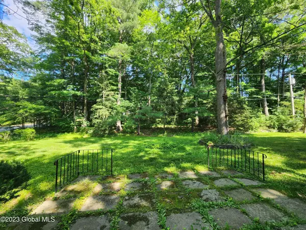 1346 Rowe Road, Niskayuna, NY 12309