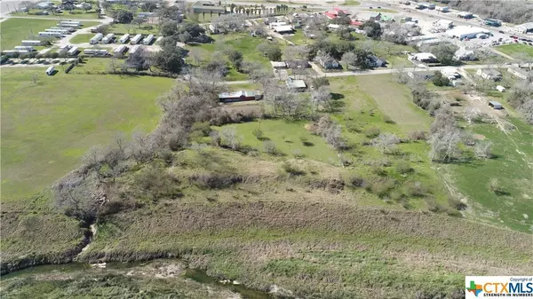 213 Mulberry ST, Hallettsville, TX 77964